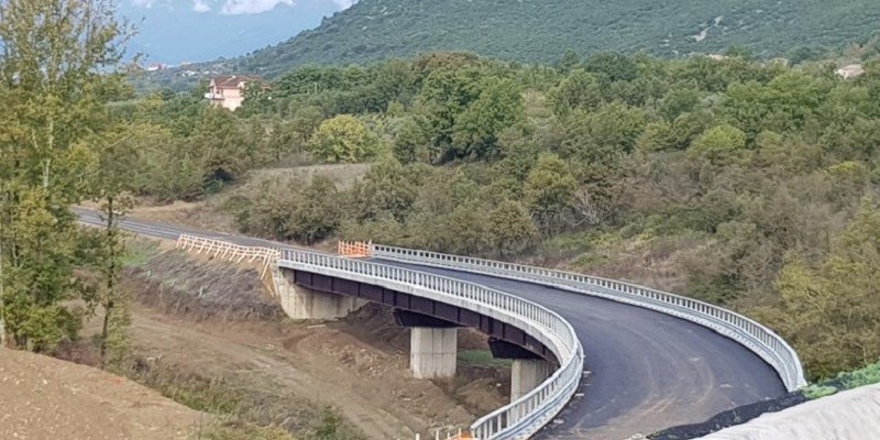 Strade o affaticate pance dei politici? Articolo del 30/04/2003