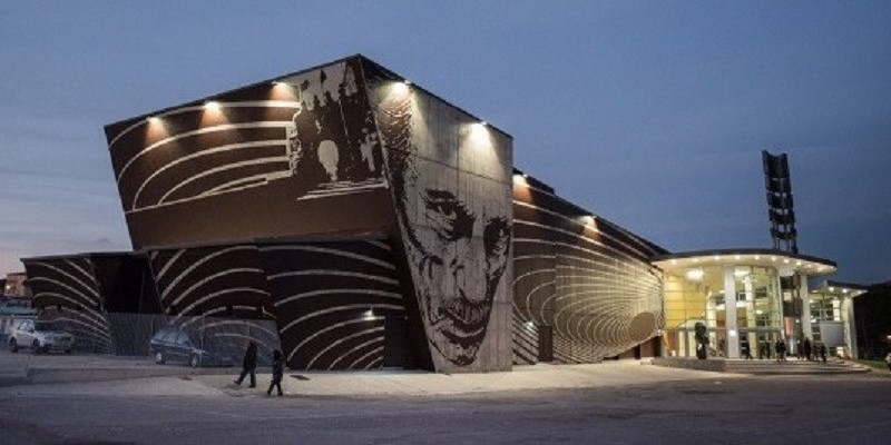 Domani sera al “De Filippo” in scena “Il padre” con Alessandro Haber e Lucrezia Lante della Rovere