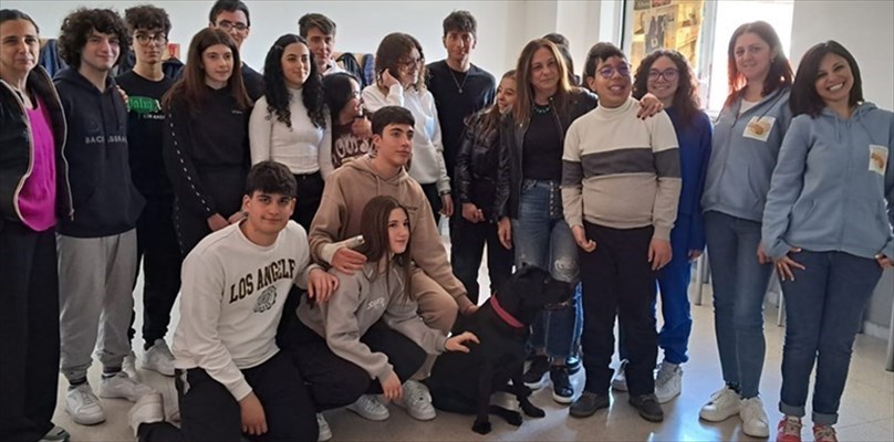Il cane a scuola: il primo laboratorio di zooantropologia didattica