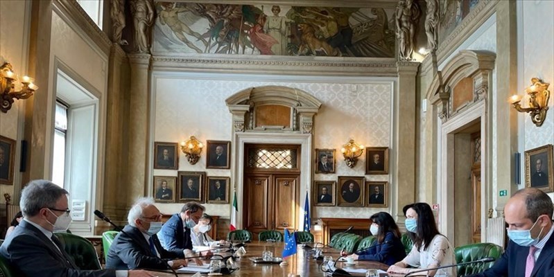 La scuola riparte sotto la minaccia Delta