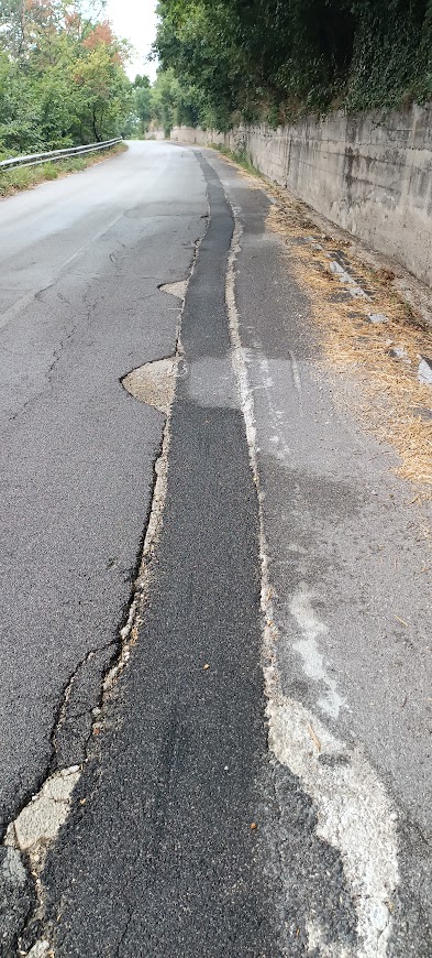 METANO SÌ, STRADE NO: QUANDO LO SVILUPPO LASCIA CICATRICI SUL TERRITORIO